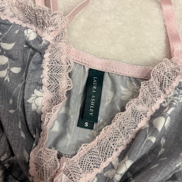 Laura Ashley Sleep Top - Picture 3 of 5